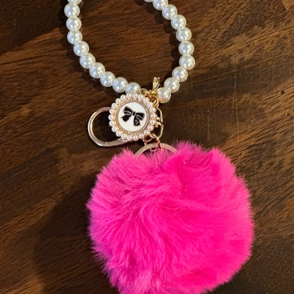 Key chain Pom Pom wristlet pearl sweet16 keychain with charm pompom pink - Picture 9 of 11